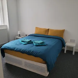 Lovely 2-bed Fully Refurbished House In London
